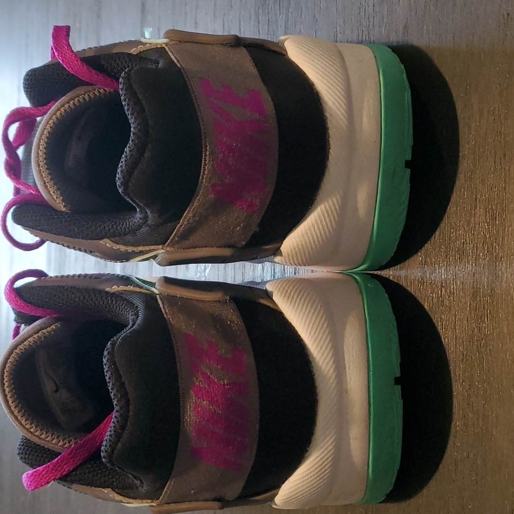 Nike Size 5Y girls tennis shoes - Picture 3 of 4
